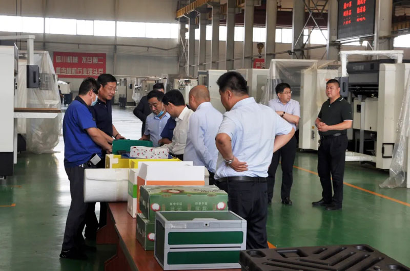 安丘市副市長謝謙彪“探班”信川機械